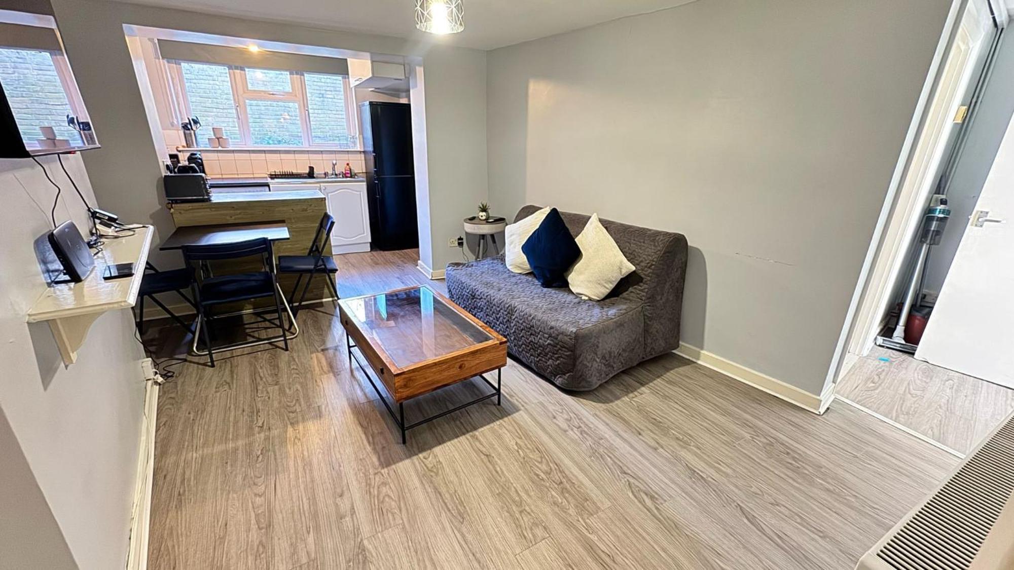 - Close To Kings Cross! *